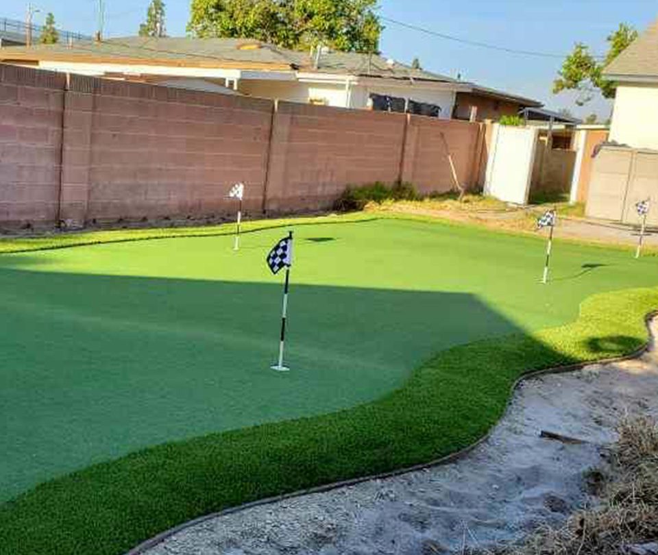 Four hole custom putting range