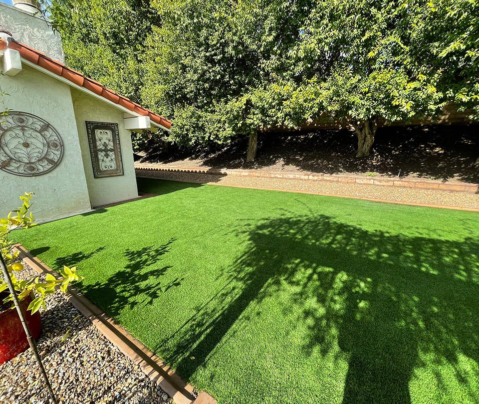 Simple backyard with synthetic turf